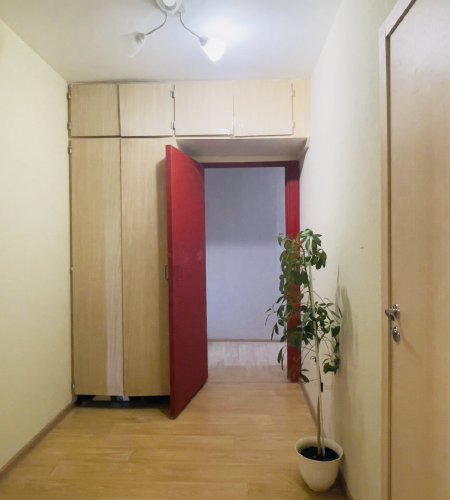Продается комната в 2х-комн. кв.
