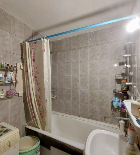 Продается  комната в 3-х к. кв.