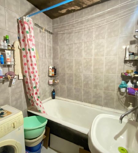 Продается  комната в 3-х к. кв.